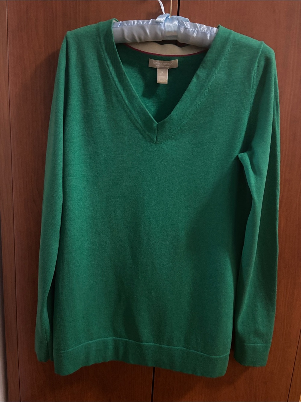 Banana Republic Women's V-Neck Sweater in Green